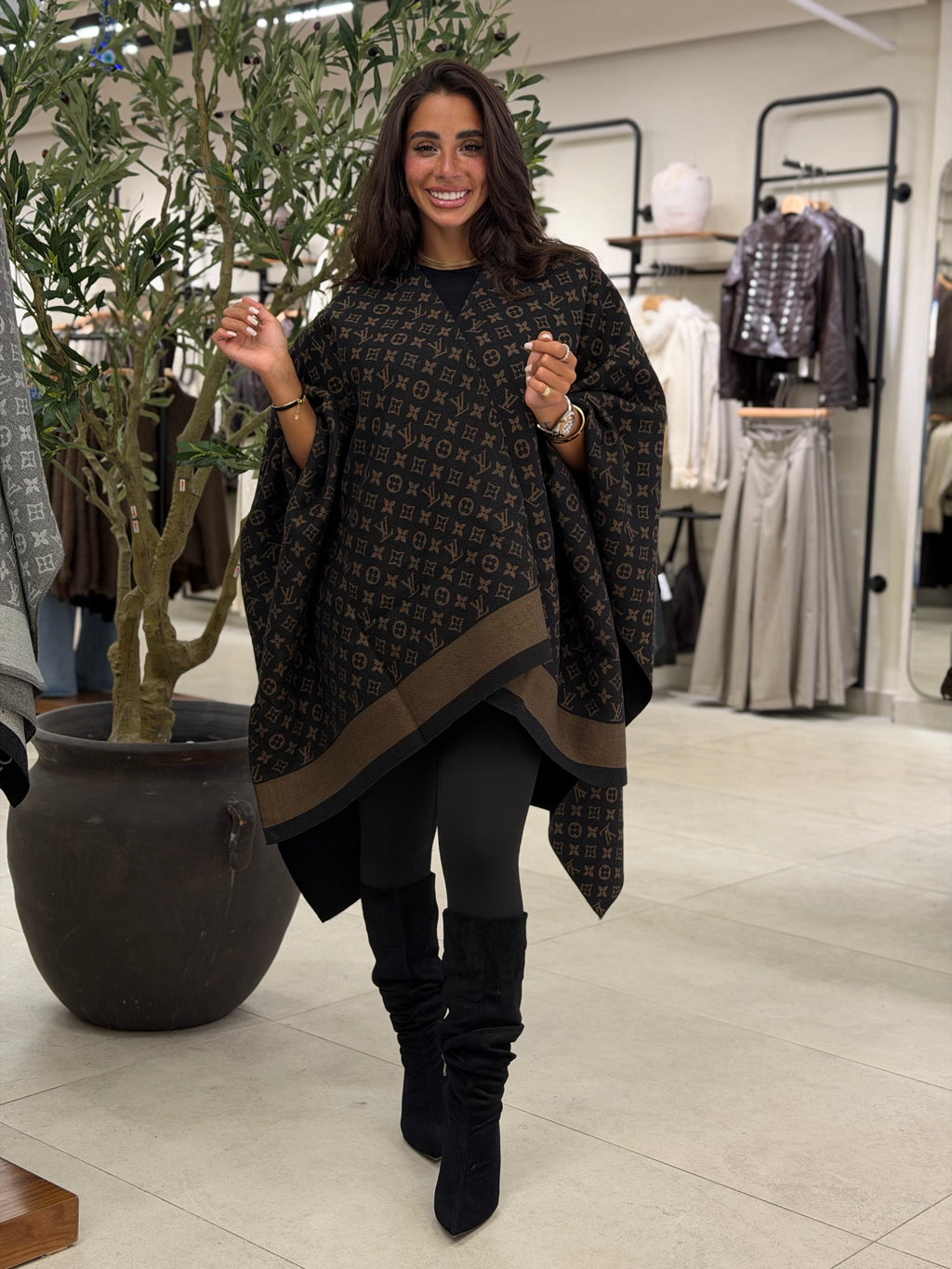 LV Cape - Black