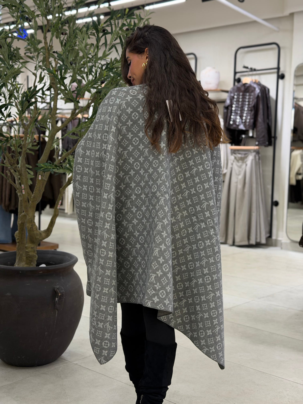 LV Cape - Grey