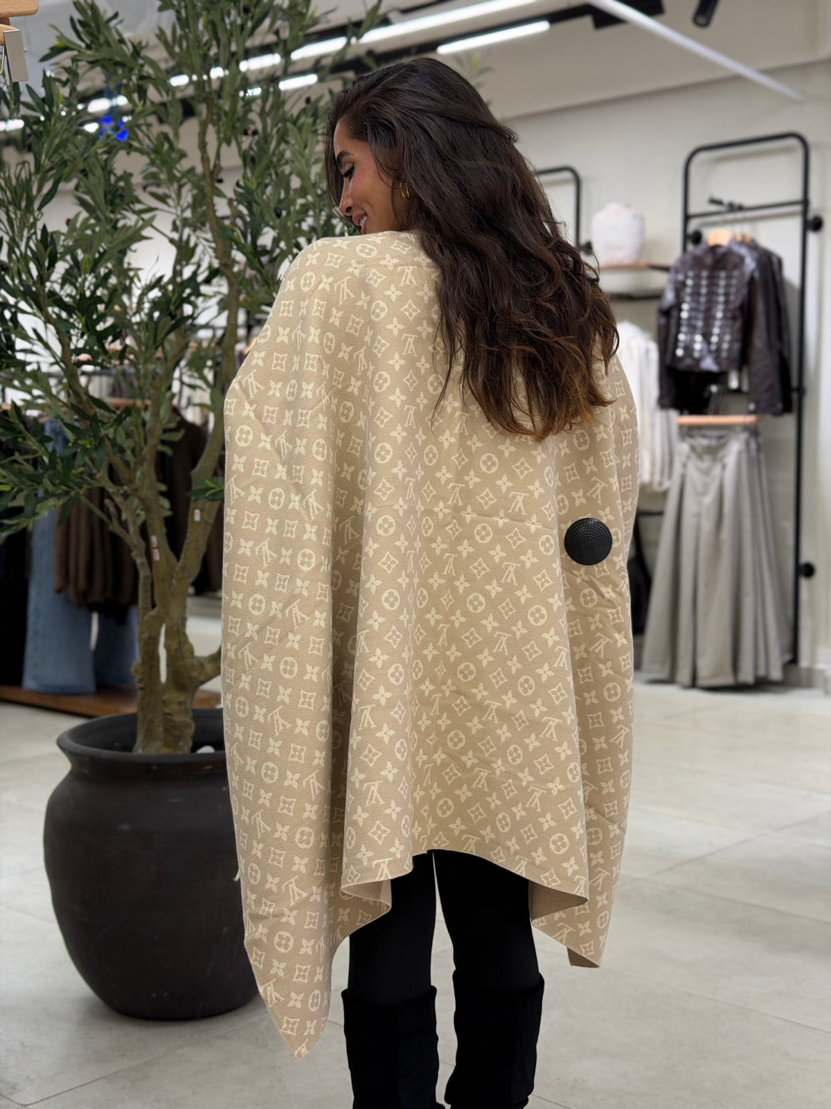LV Cape - Beige
