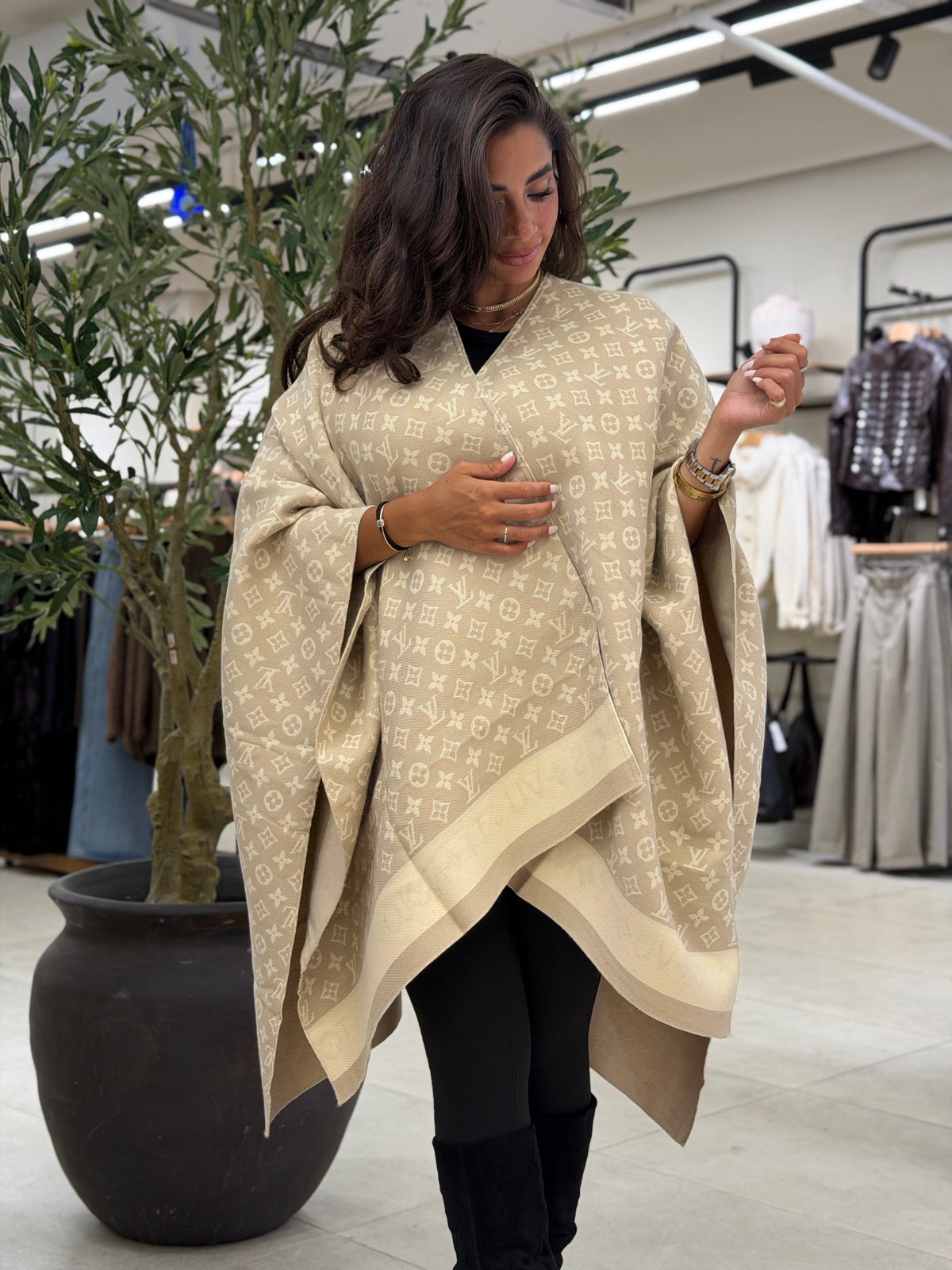 LV Cape - Beige