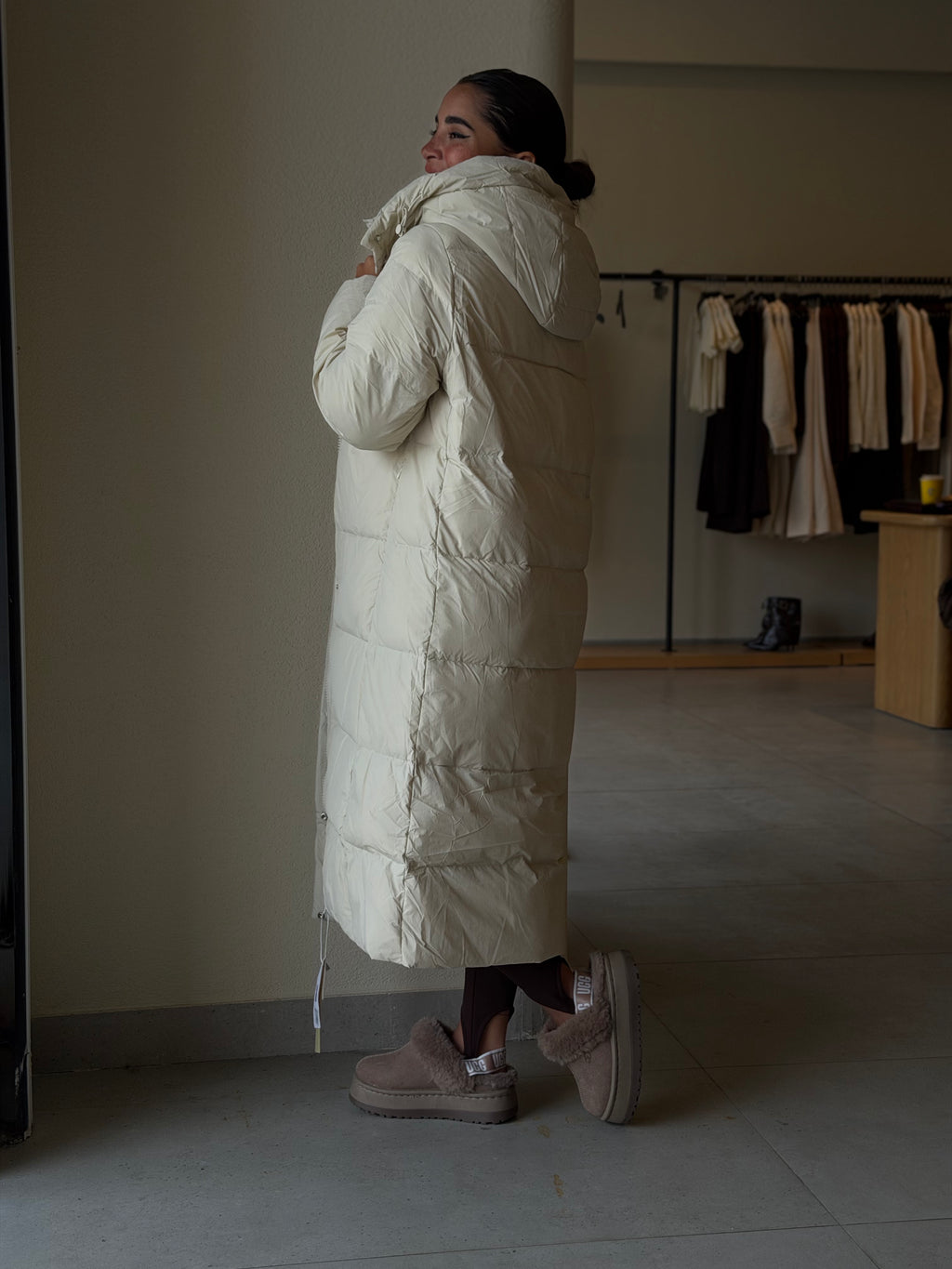 Puffer jacket - off white