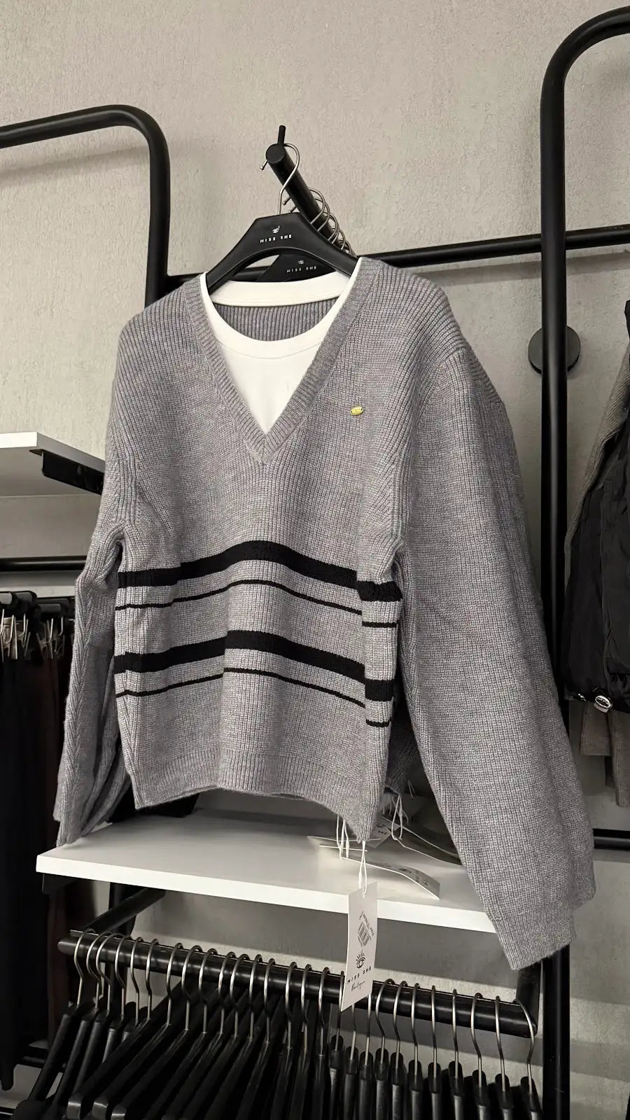 V-Neck Pullover - Grey