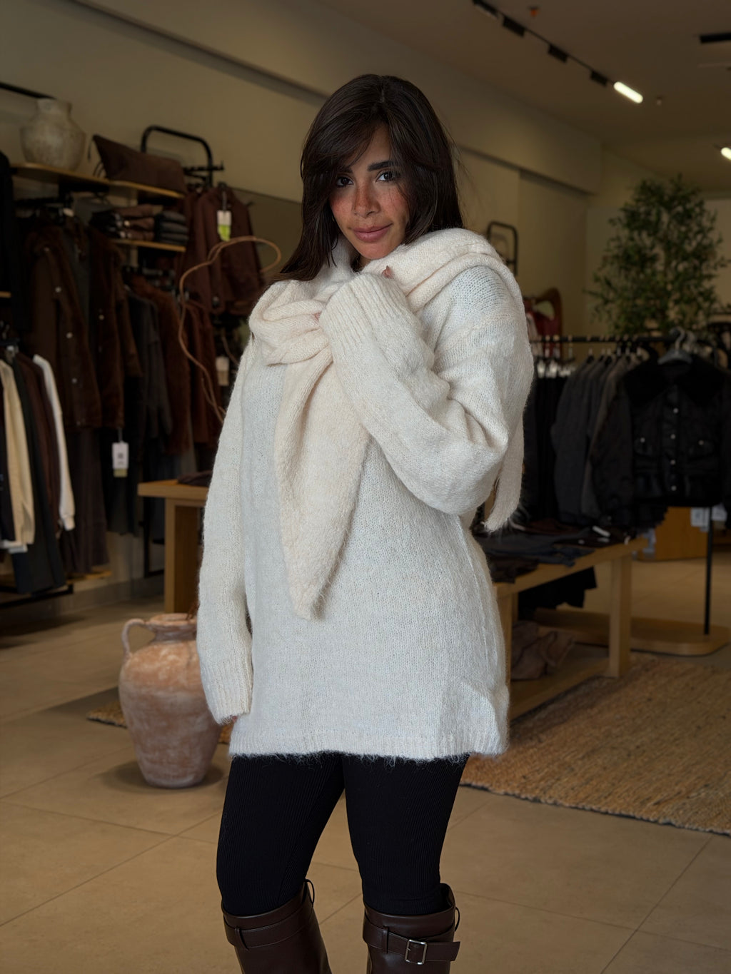 Knit Pullover with scarf - Off White