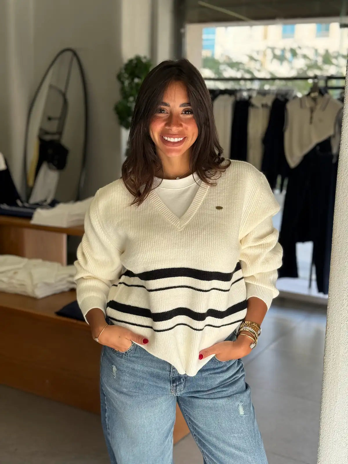 V-Neck Pullover - white