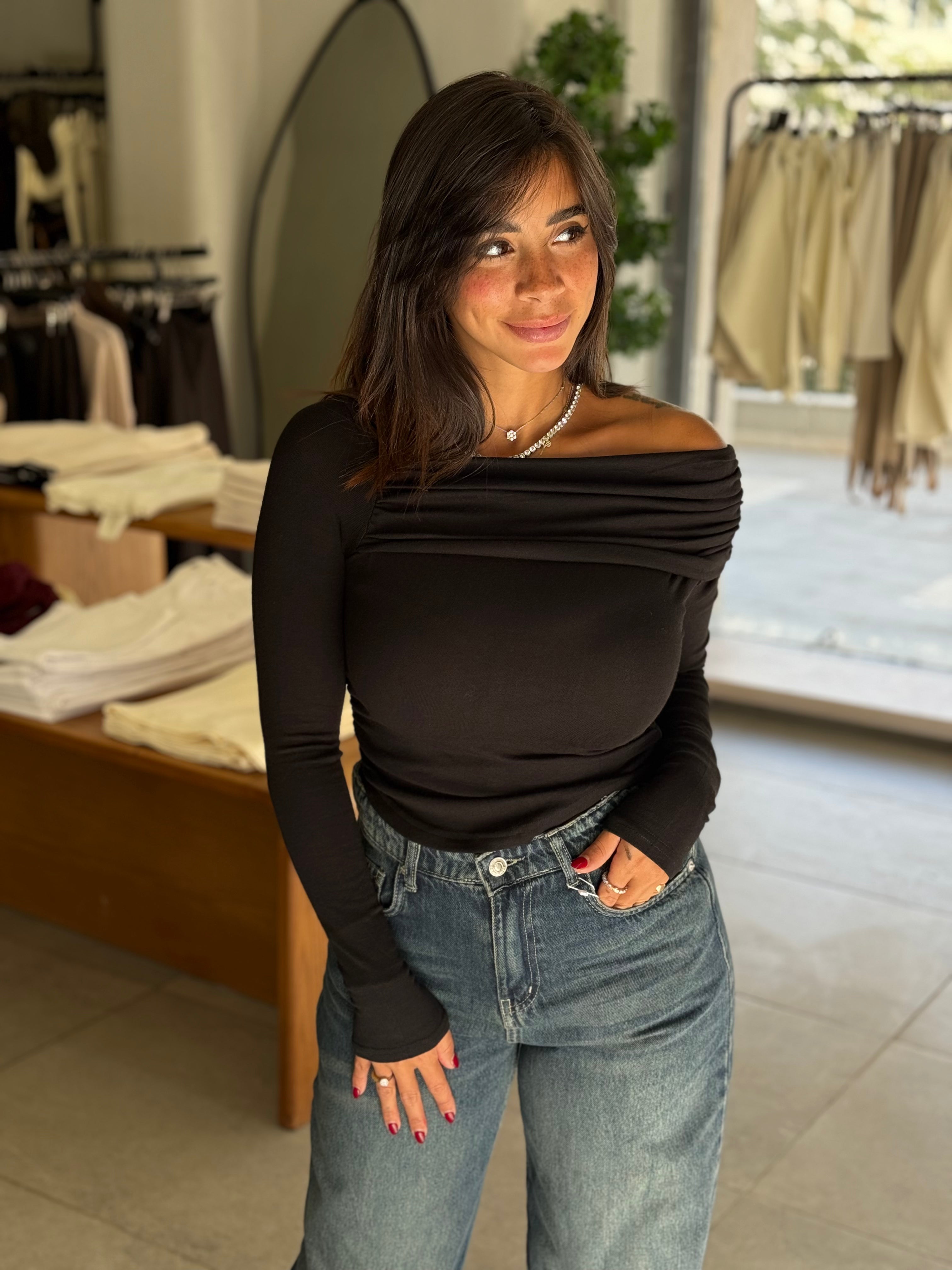 Off Sholder Top - Black