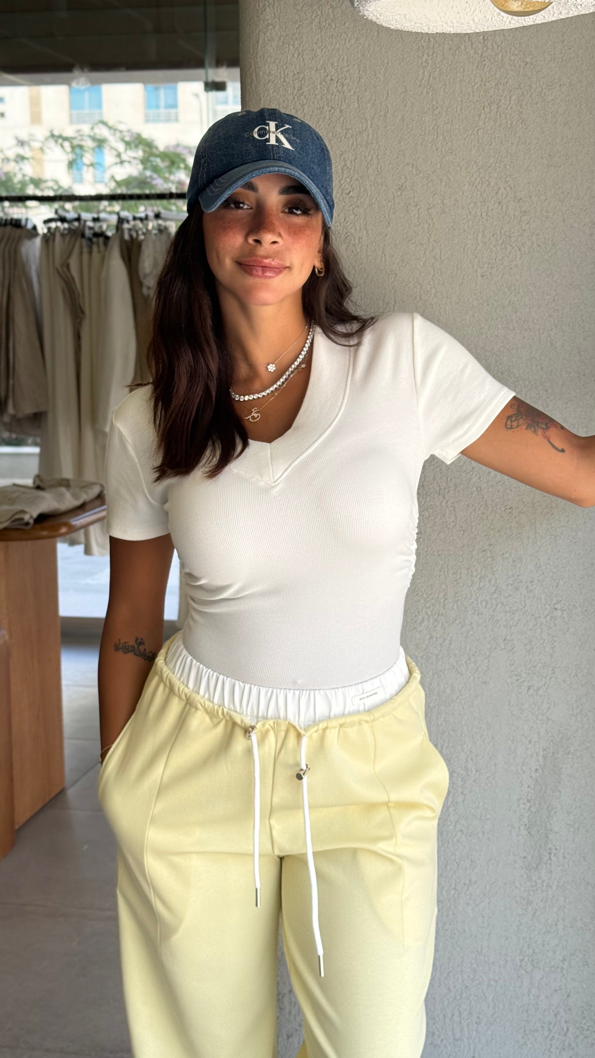 V T-Shirt - white