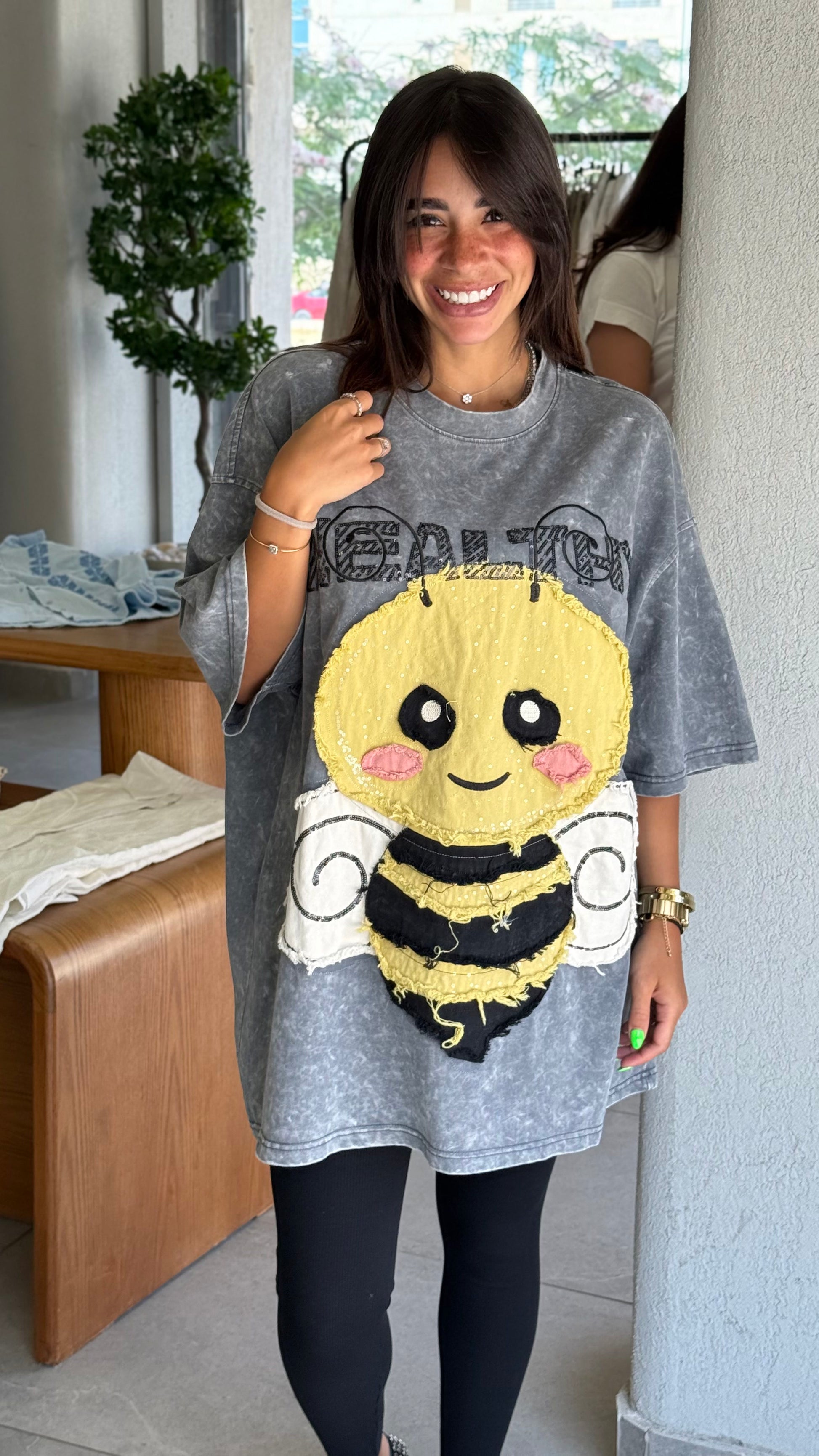 bee T-shirt