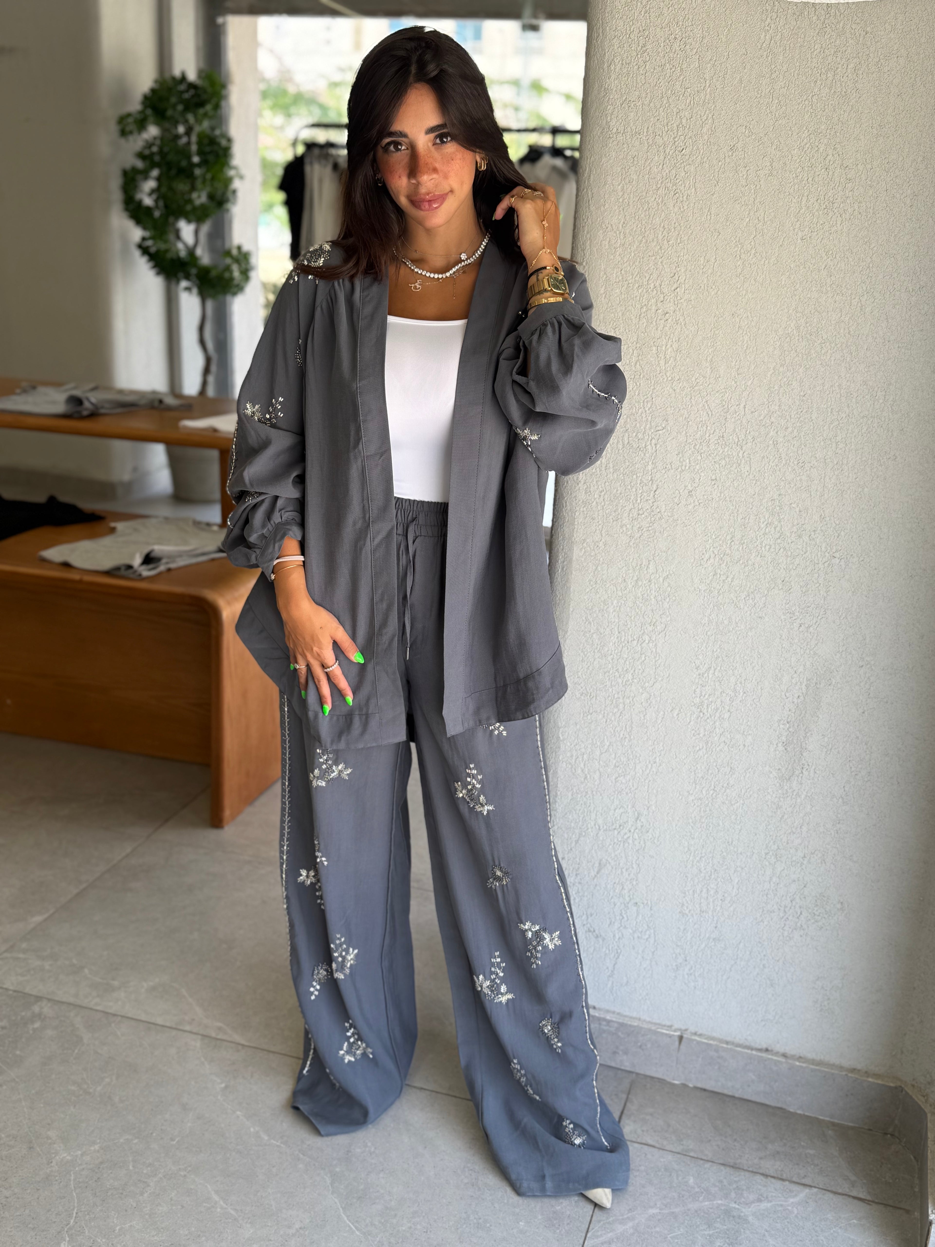 Embroidered set - Grey
