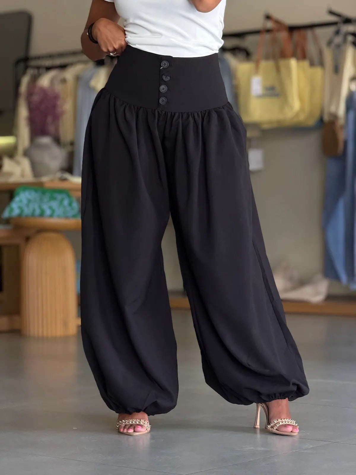 black balloon-style pants
